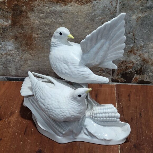 Vintage Large Porcelain Pair White Doves Bird Figurine Repaired - Picture 14 of 14